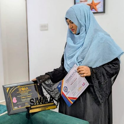 Fathima Samreen with her SIWAA 2025 award
